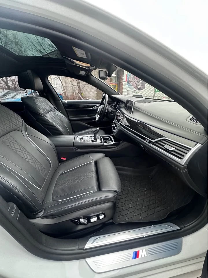 BMW 750 M PACK * PANO * HARMAN * ОБДУХВАНЕ * CARFAX * , снимка 13 - Автомобили и джипове - 53268516