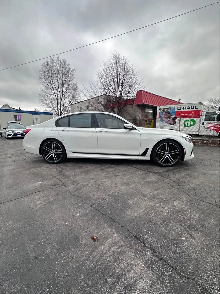 BMW 750 M PACK * PANO * HARMAN * ОБДУХВАНЕ * CARFAX *  - изображение 4