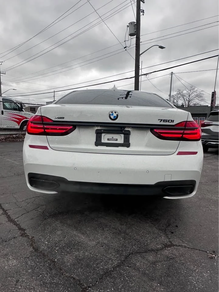 BMW 750 M PACK * PANO * HARMAN * ОБДУХВАНЕ * CARFAX *  - изображение 7