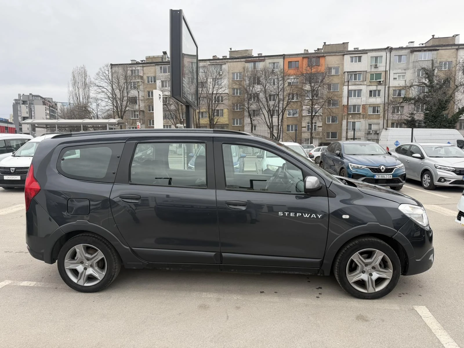 Dacia Lodgy 1.5blueDCi 115k.c./Stepway/6+ 1места, снимка 4 - Автомобили и джипове - 53888831