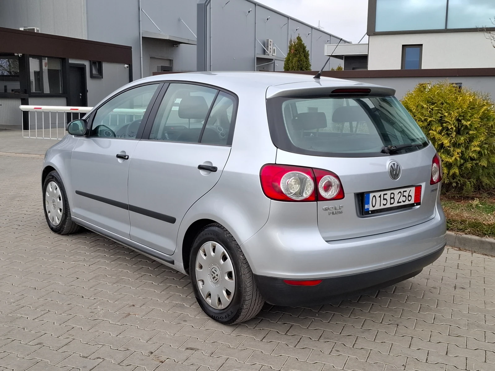 VW Golf Plus 1.9TDI* (105кс)* BLUEMOTION* FACELIFT* НОВ ВНОС, снимка 8 - Автомобили и джипове - 54035725