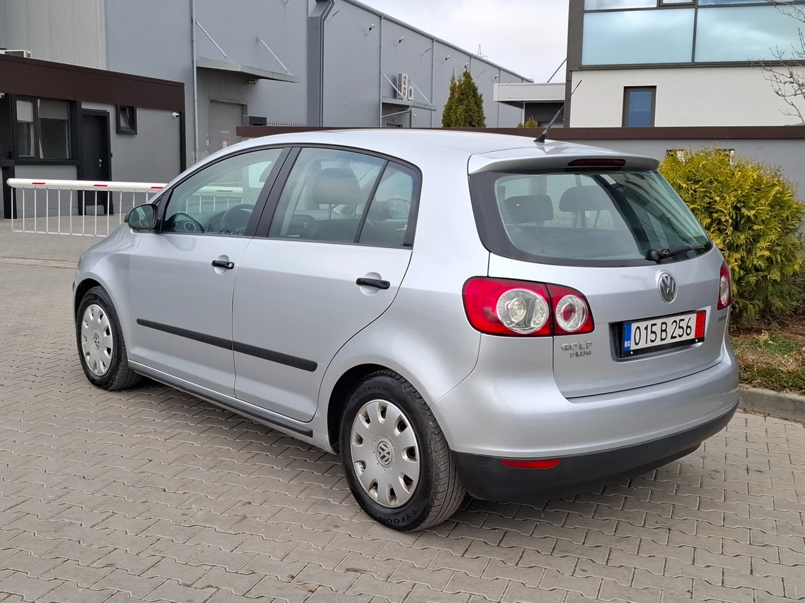 VW Golf Plus 1.9TDI* (105кс)* BLUEMOTION* FACELIFT* НОВ ВНОС, снимка 7 - Автомобили и джипове - 54035725