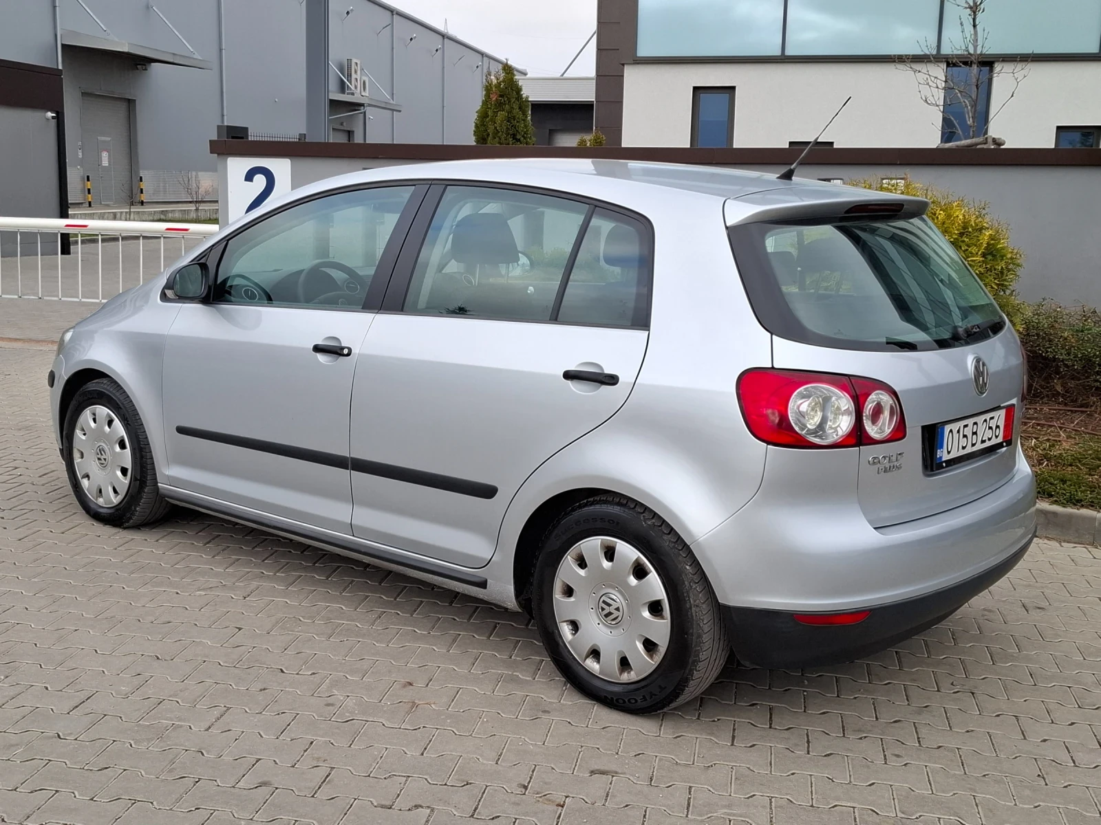 VW Golf Plus 1.9TDI* (105кс)* BLUEMOTION* FACELIFT* НОВ ВНОС, снимка 6 - Автомобили и джипове - 54035725