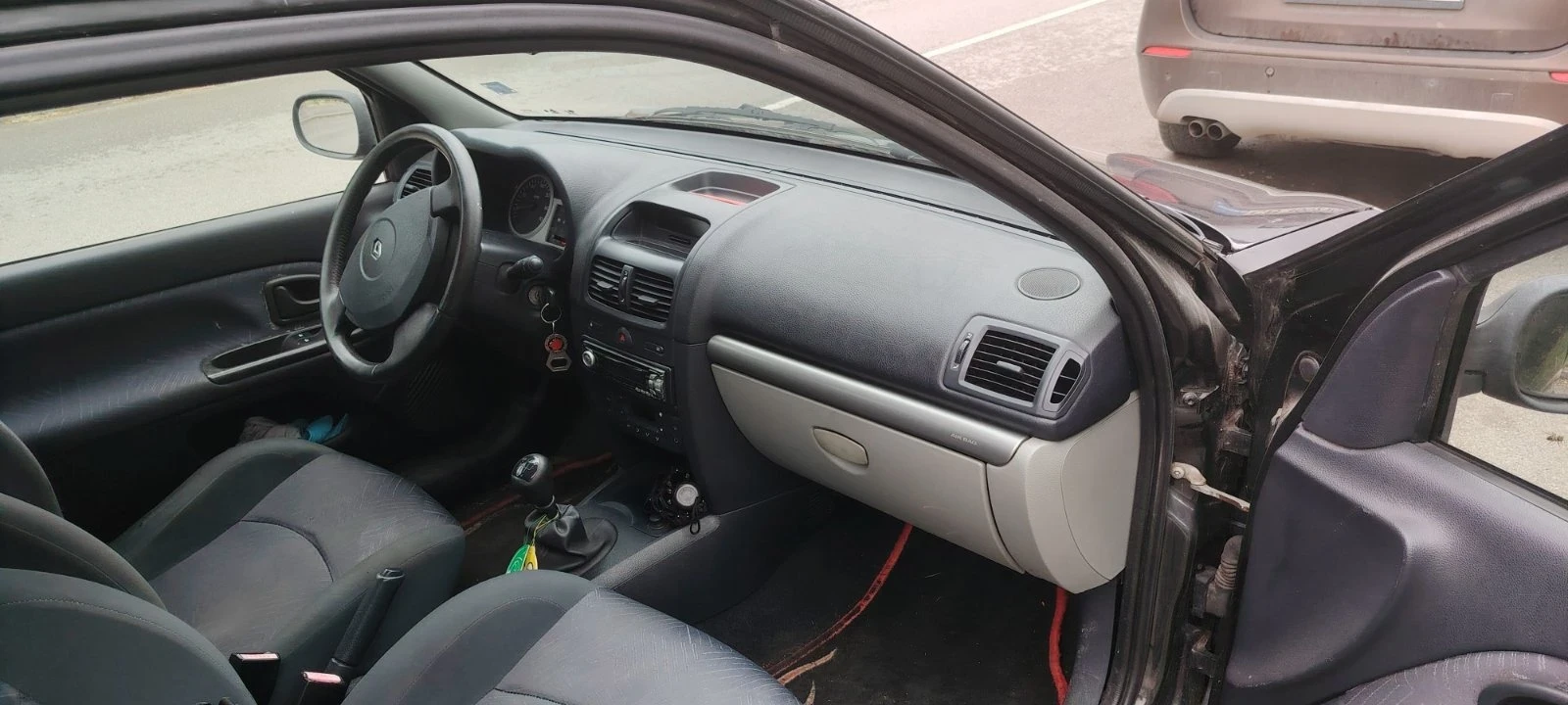 Renault Clio, снимка 4 - Автомобили и джипове - 54645663