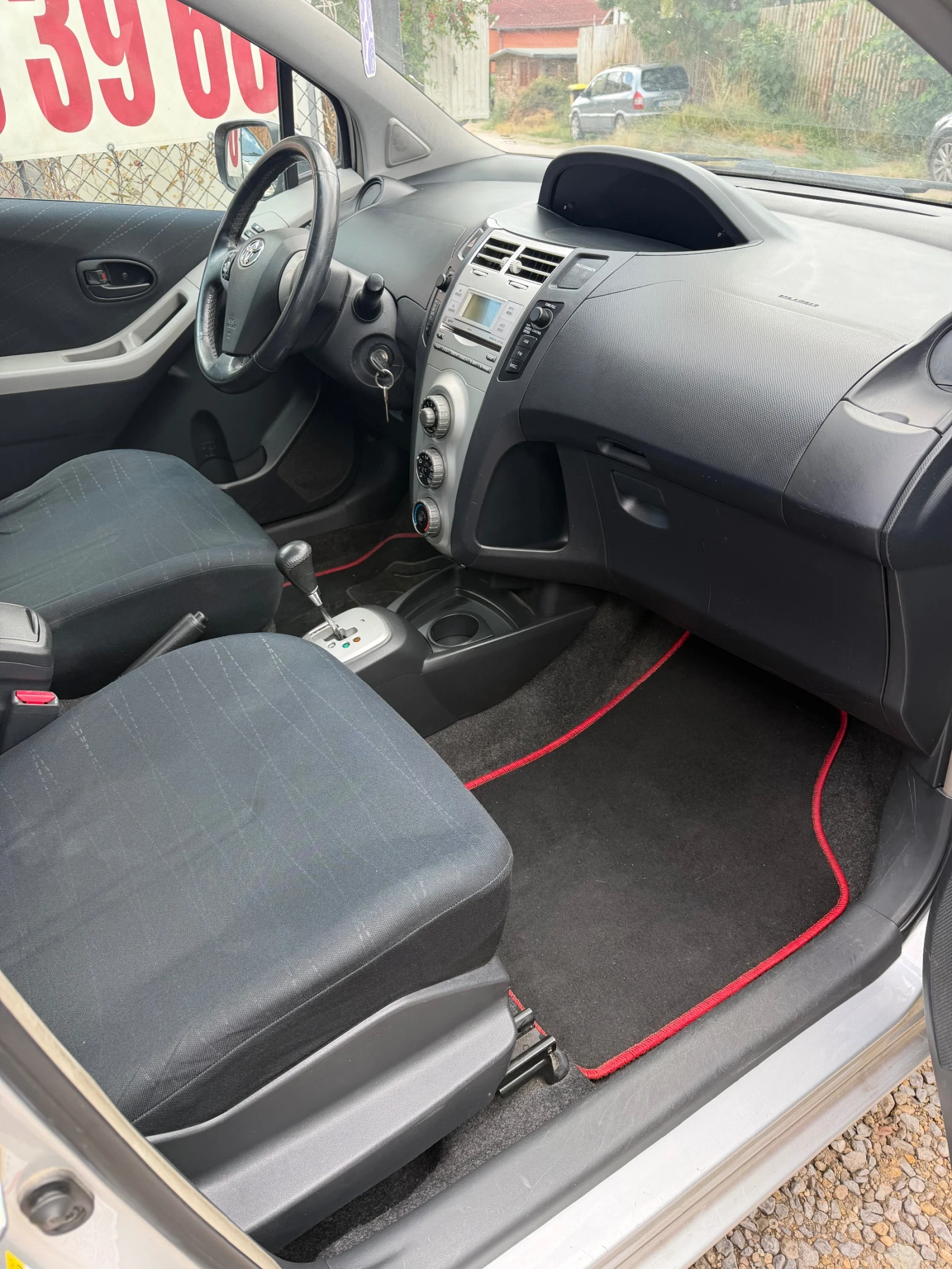 Toyota Yaris 1.3 - Automat , снимка 10 - Автомобили и джипове - 55413878
