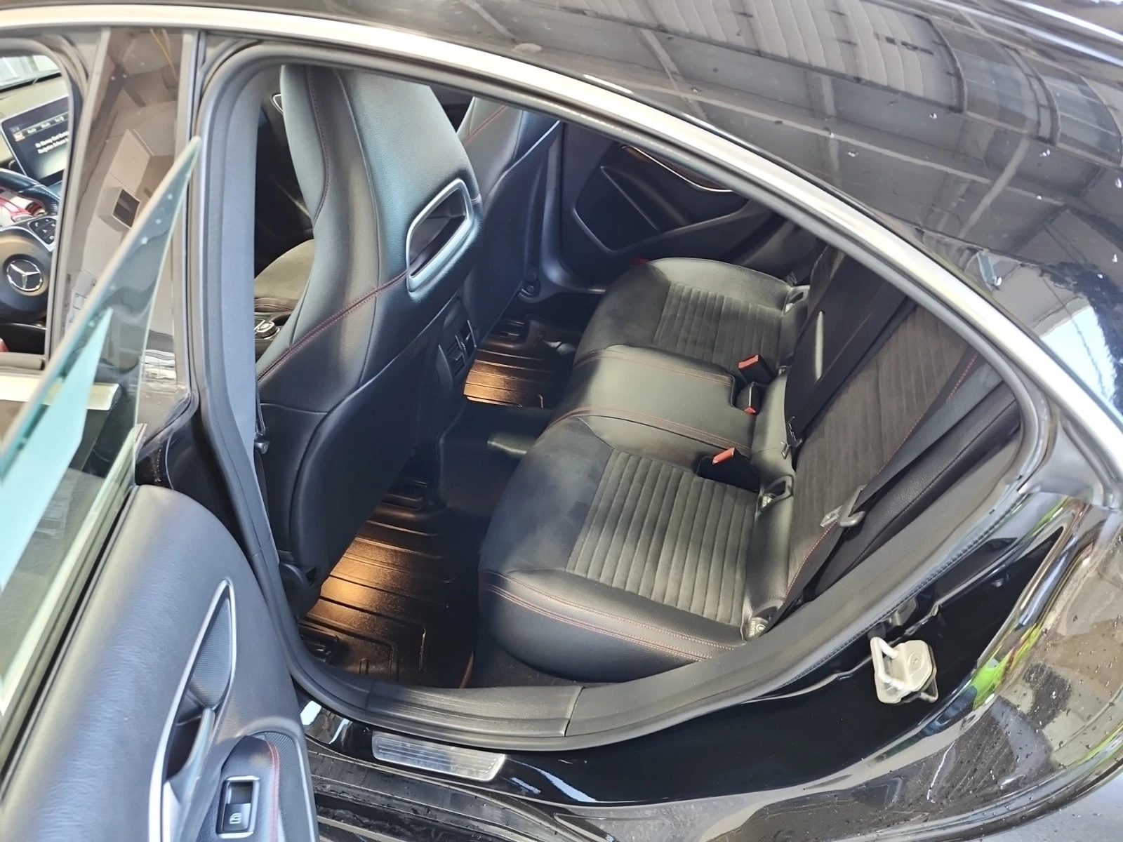 Mercedes-Benz CLA 250 ПЪЛЕН АМГ ПАКЕТ/CARFAX/ПОДГРЕВ/ПАНО/ПАМЕТ, снимка 11 - Автомобили и джипове - 56122367