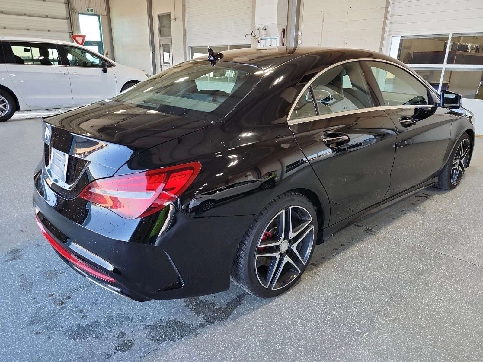 Mercedes-Benz CLA 250 ПЪЛЕН АМГ ПАКЕТ/CARFAX/ПОДГРЕВ/ПАНО/ПАМЕТ, снимка 3 - Автомобили и джипове - 56122367