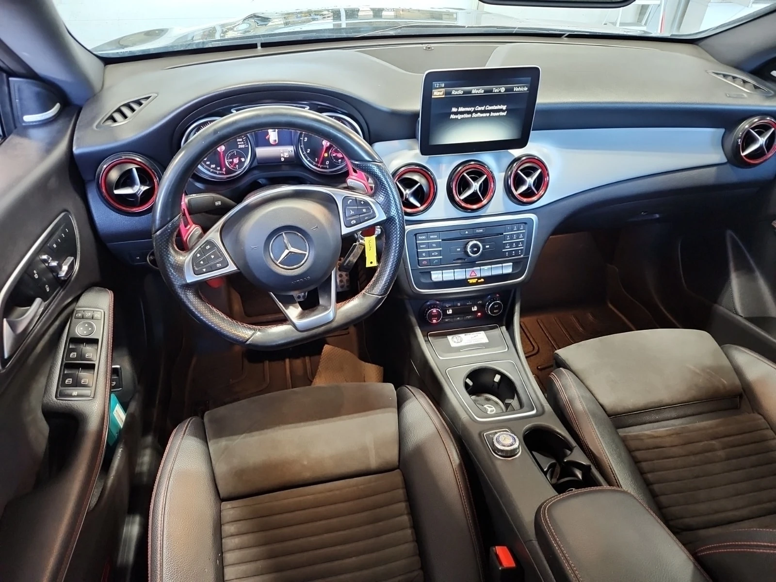 Mercedes-Benz CLA 250 ПЪЛЕН АМГ ПАКЕТ/CARFAX/ПОДГРЕВ/ПАНО/ПАМЕТ, снимка 10 - Автомобили и джипове - 56122367