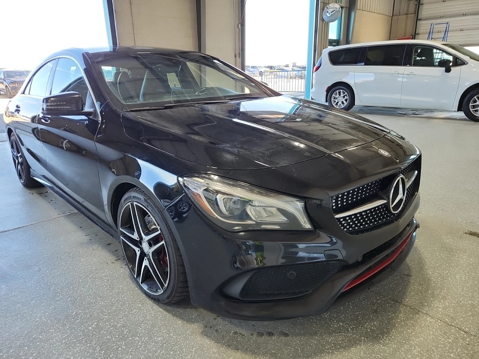 Mercedes-Benz CLA 250 ПЪЛЕН АМГ ПАКЕТ/CARFAX/ПОДГРЕВ/ПАНО/ПАМЕТ, снимка 2 - Автомобили и джипове - 56122367