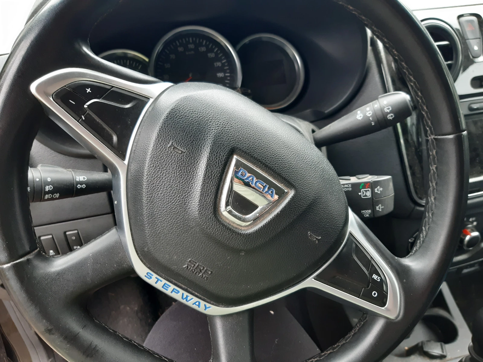 Dacia Lodgy Stepway Selection Blue dCi 115, снимка 3 - Автомобили и джипове - 56196265
