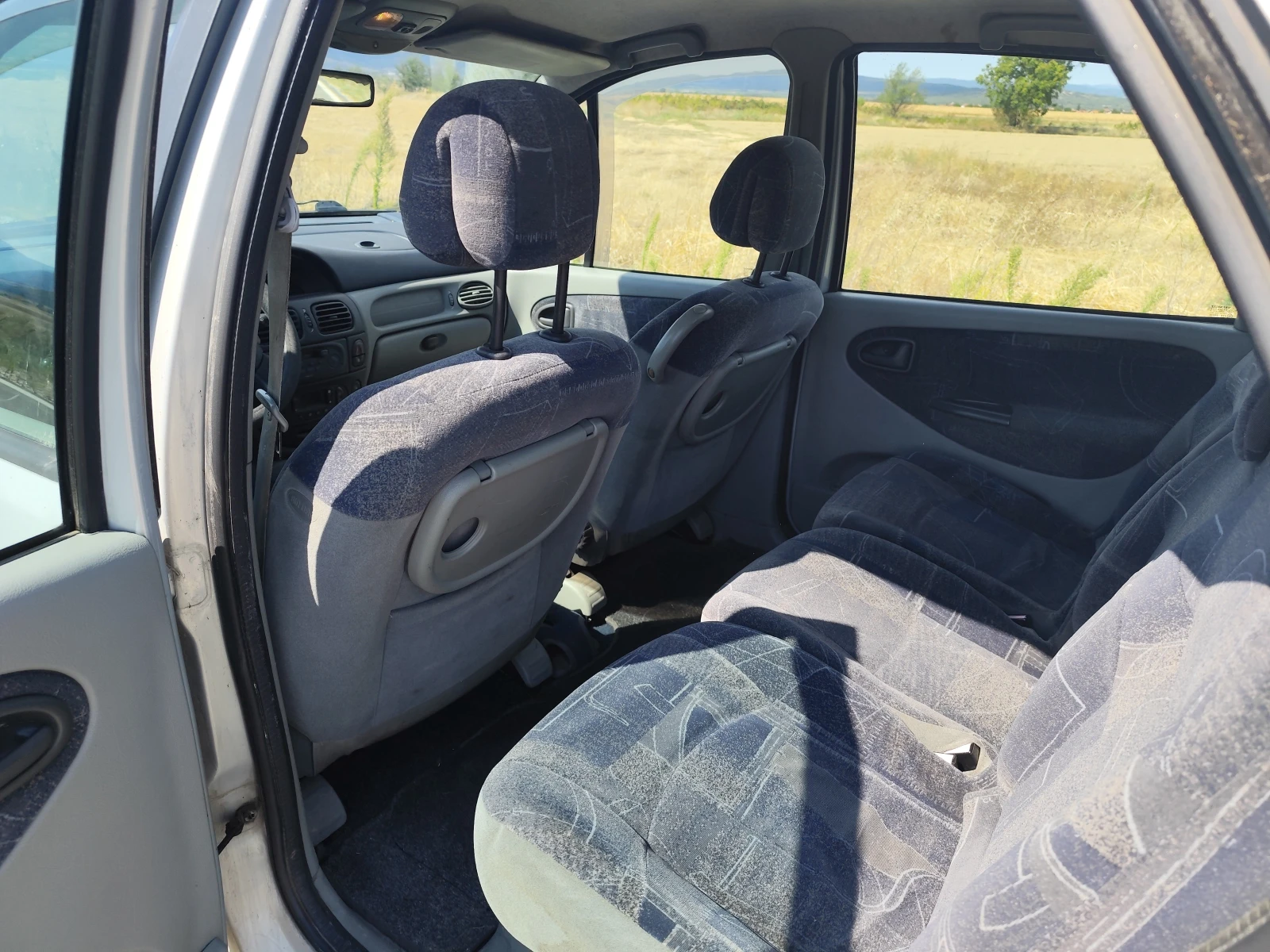 Renault Scenic Газ, снимка 6 - Автомобили и джипове - 56510042