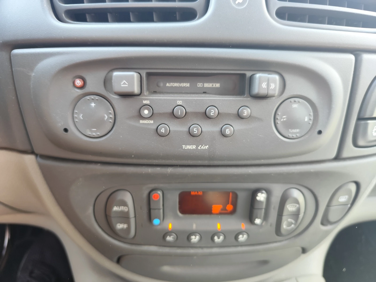 Renault Scenic Газ, снимка 7 - Автомобили и джипове - 56510042