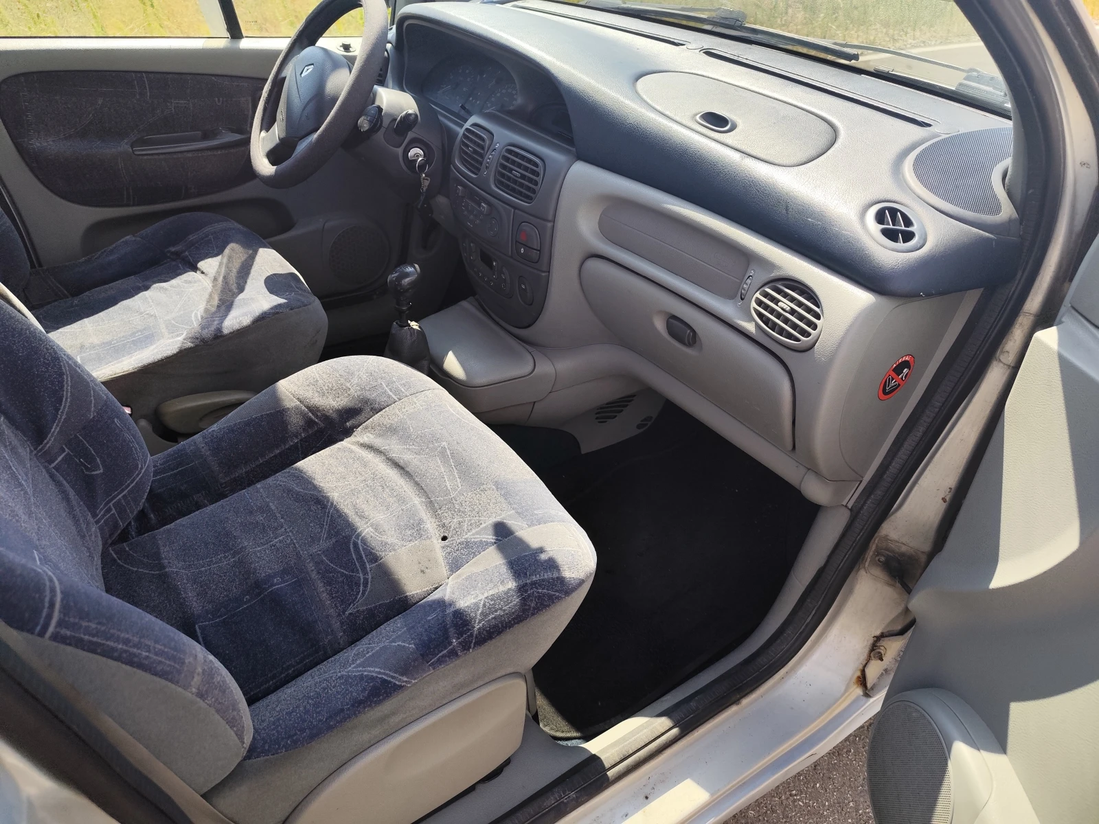 Renault Scenic Газ, снимка 11 - Автомобили и джипове - 56510042