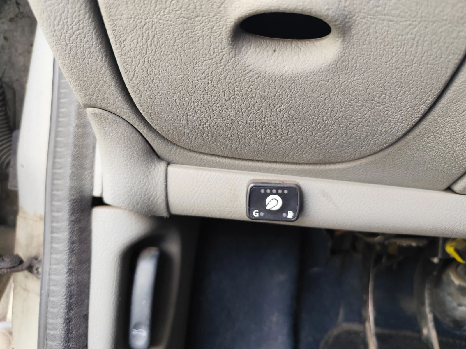 Renault Scenic Газ, снимка 10 - Автомобили и джипове - 56510042