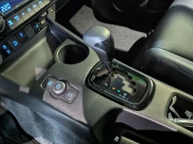 Toyota Hilux 4×4 Double Cab Invincible = NEW = Гаранция, снимка 13