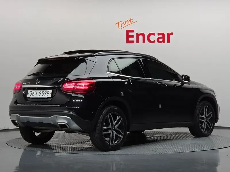Mercedes-Benz GLA 220  Premium, снимка 2 - Автомобили и джипове - 56097001