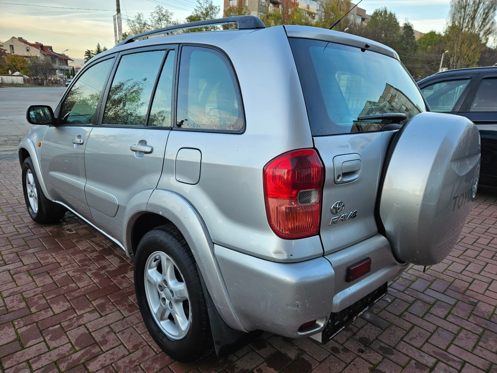 Toyota Rav4 2.0 D4D, 116 к.с., 5 врати - изображение 5