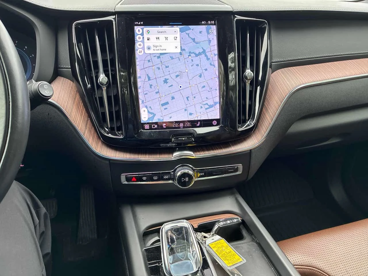 Volvo XC60  B6 AWD Inscription/360/DIS/HUD/Bowers&Wilkins, снимка 9 - Автомобили и джипове - 54169256