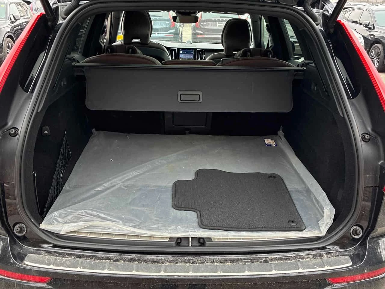 Volvo XC60  B6 AWD Inscription/360/DIS/HUD/Bowers&Wilkins, снимка 13 - Автомобили и джипове - 54169256