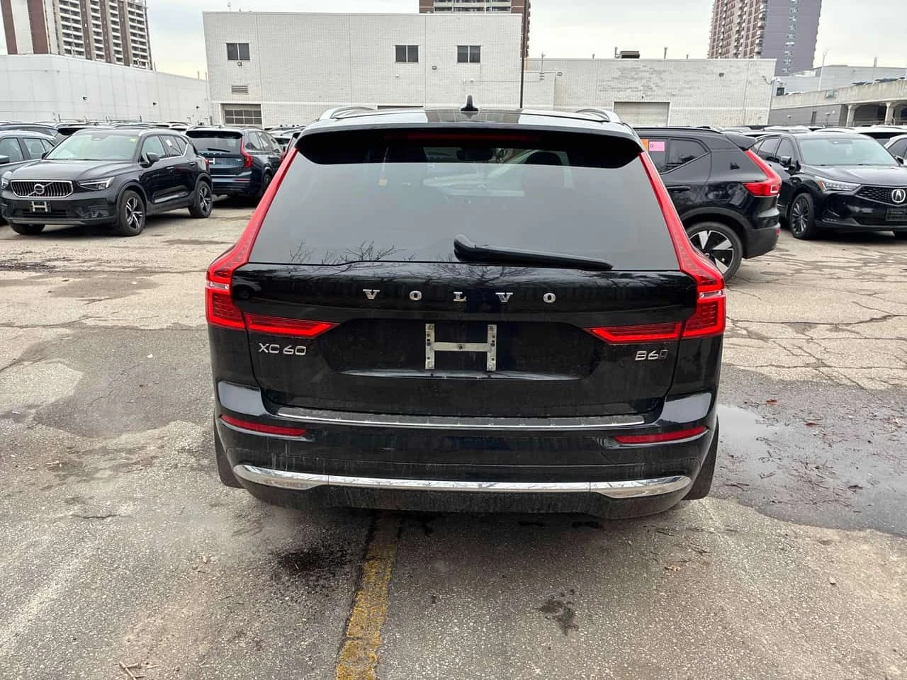 Volvo XC60  B6 AWD Inscription/360/DIS/HUD/Bowers&Wilkins, снимка 4 - Автомобили и джипове - 54169256