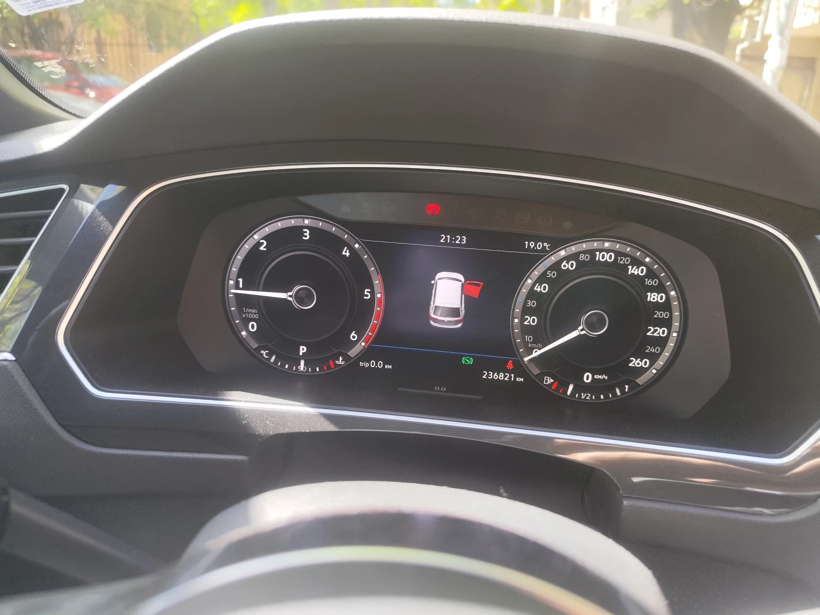 VW Tiguan, снимка 5 - Автомобили и джипове - 54352804