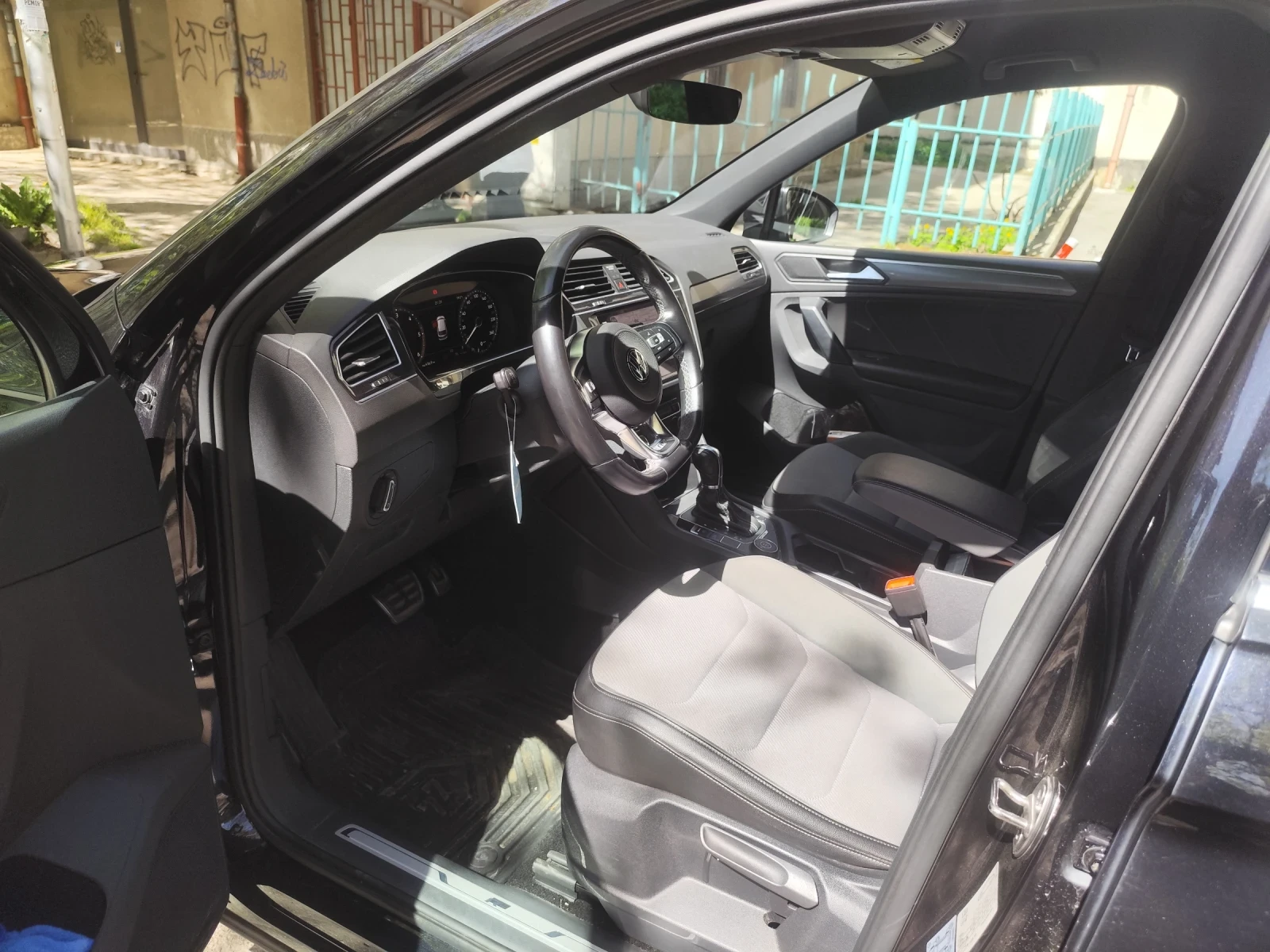 VW Tiguan, снимка 10 - Автомобили и джипове - 54352804