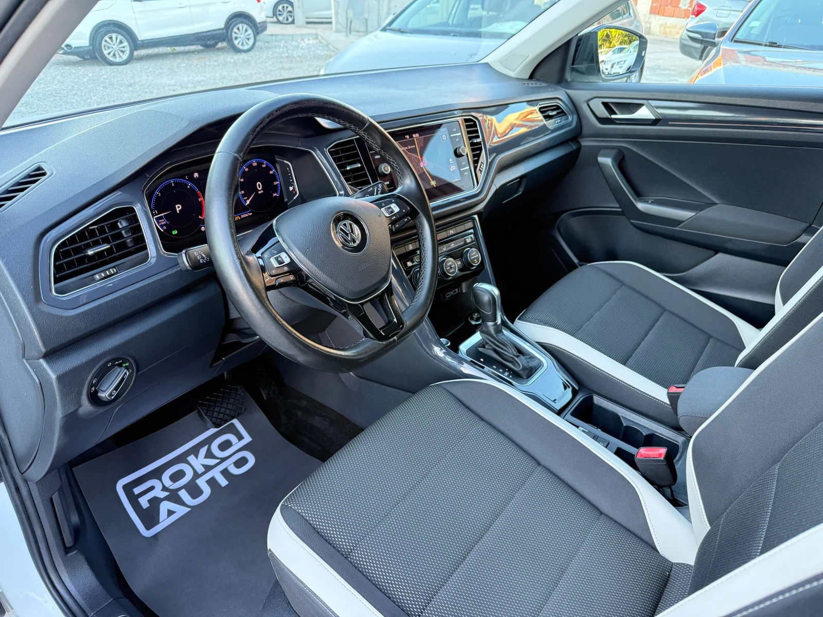 VW T-Roc 2.0TDI/DIGITAL/DISTRONIC/KEYLESS GO/НОВИ ГУМИ !!!, снимка 6 - Автомобили и джипове - 54478936