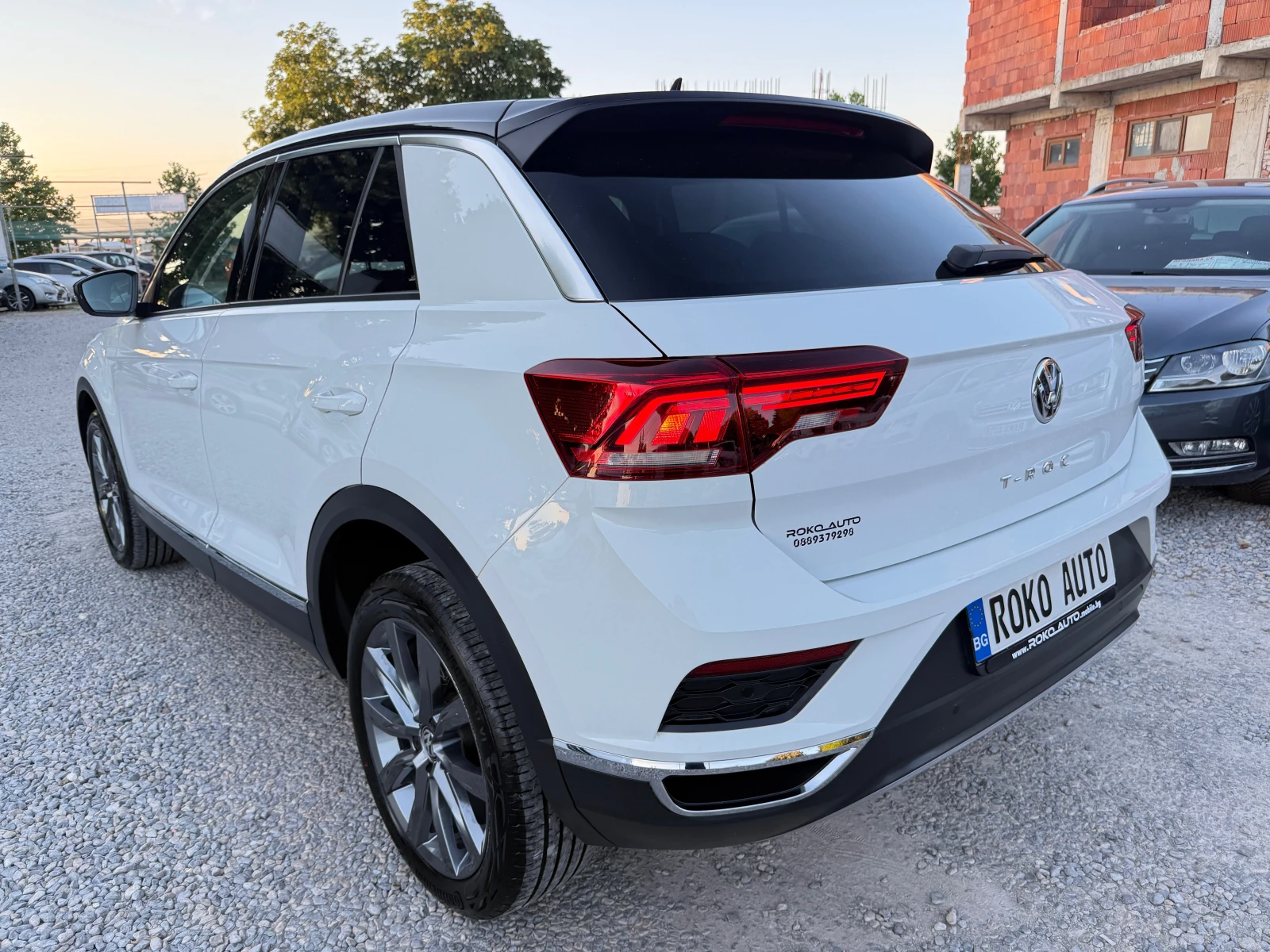 VW T-Roc 2.0TDI/DIGITAL/DISTRONIC/KEYLESS GO/НОВИ ГУМИ !!!, снимка 3 - Автомобили и джипове - 54478936