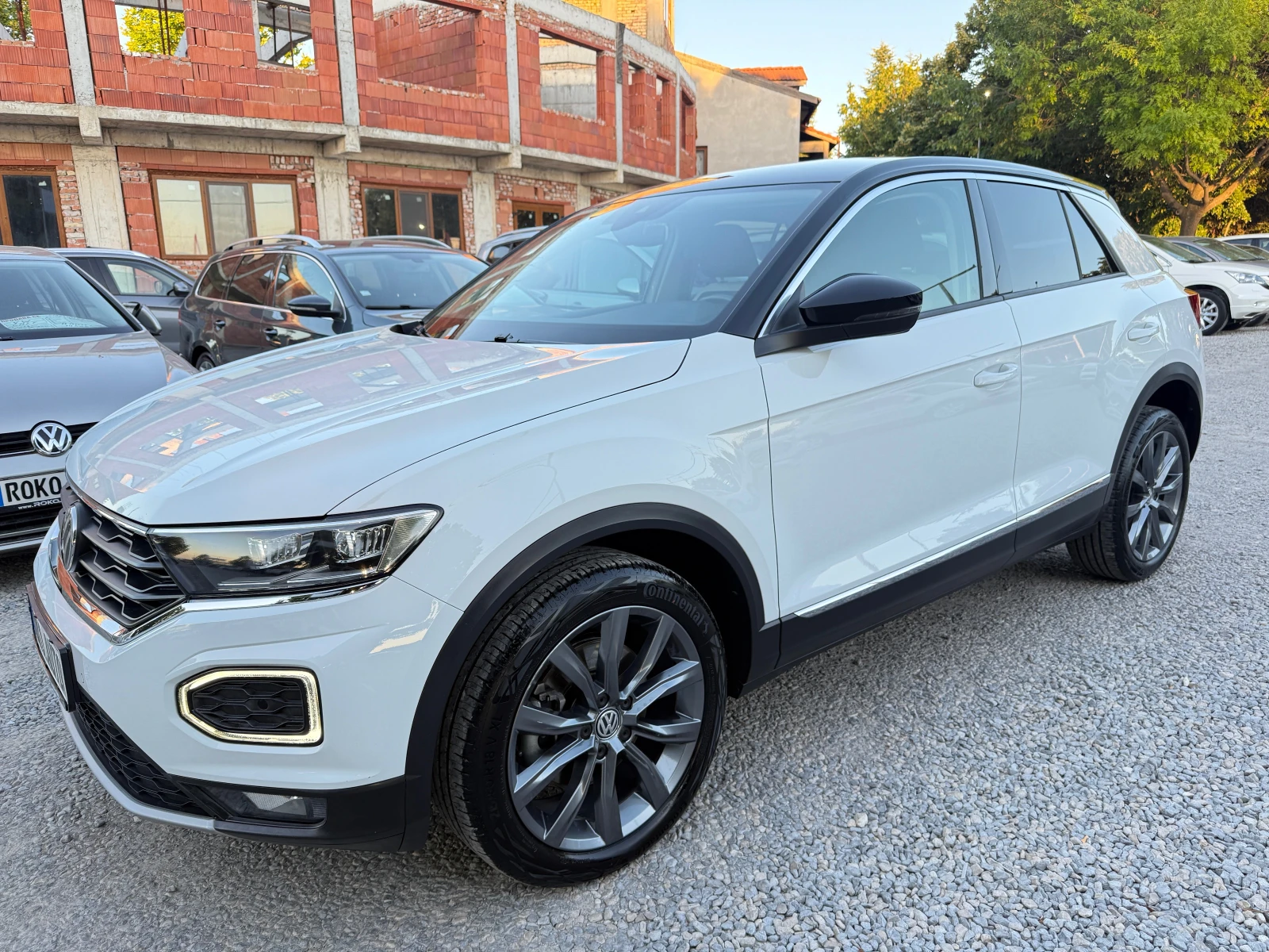 VW T-Roc 2.0TDI/DIGITAL/DISTRONIC/KEYLESS GO/НОВИ ГУМИ !!!, снимка 2 - Автомобили и джипове - 54478936