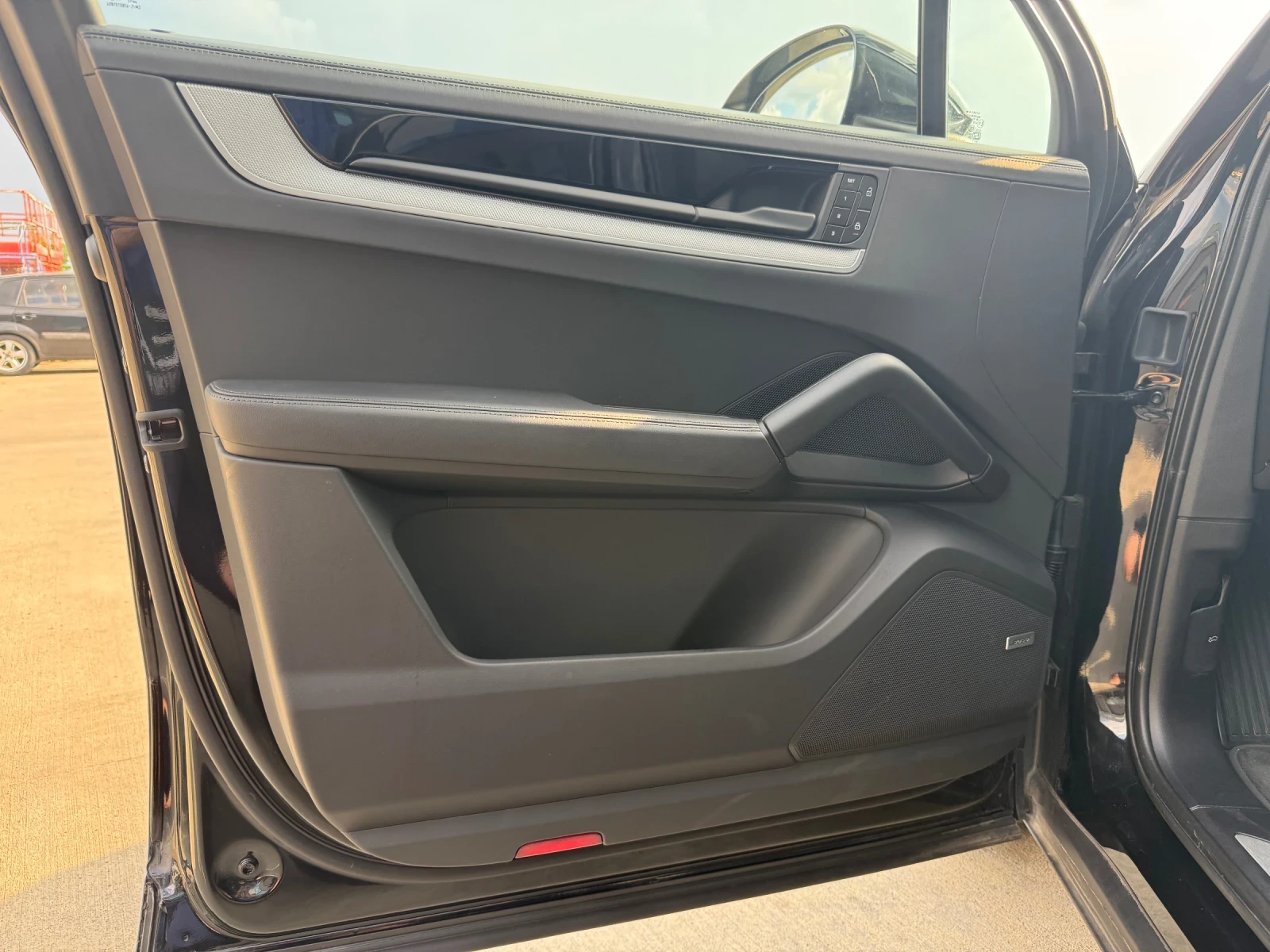 Porsche Cayenne ГАРАНЦИЯ / Soft close / Keyless / Head-up / BOSE /, снимка 15 - Автомобили и джипове - 55149365
