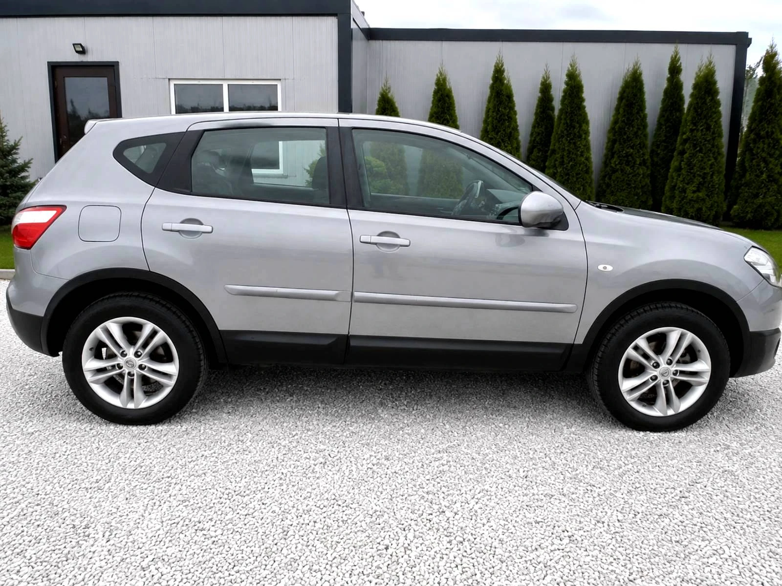 Nissan Qashqai 2.0 i-NAVI, снимка 5 - Автомобили и джипове - 55851487