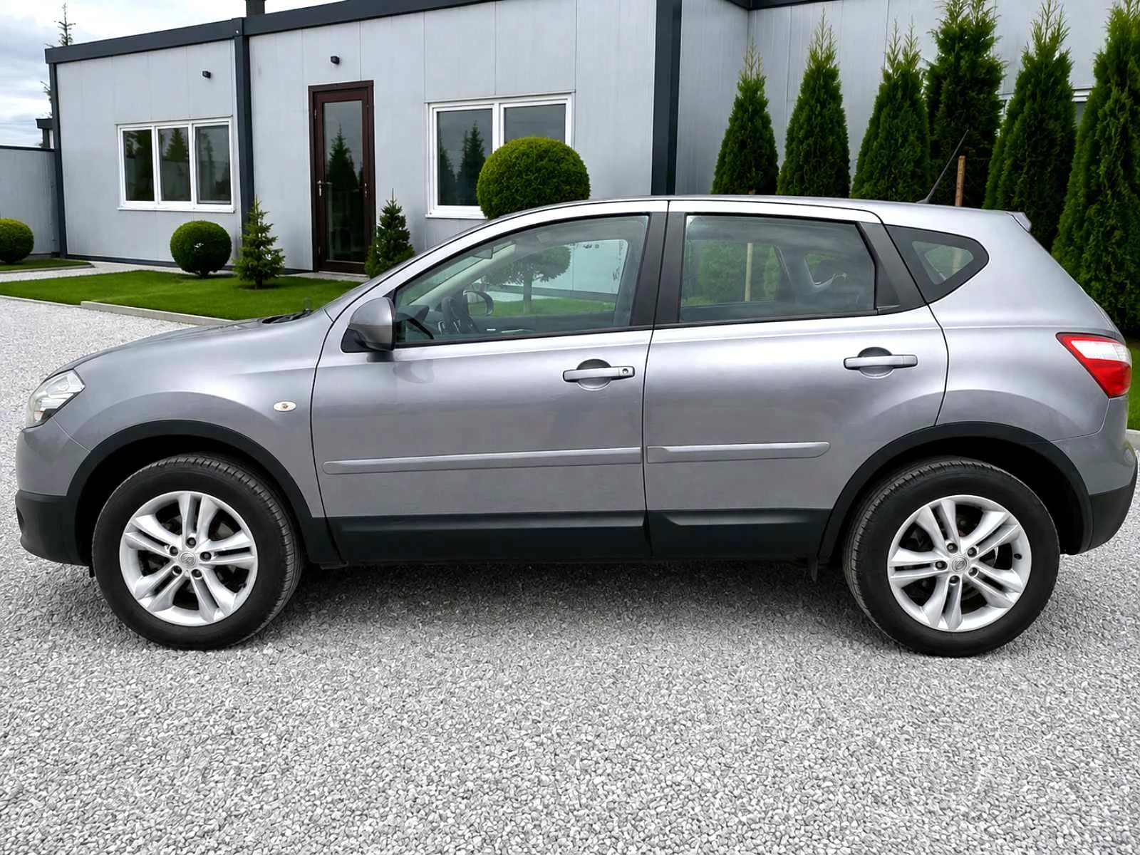 Nissan Qashqai 2.0 i-NAVI, снимка 6 - Автомобили и джипове - 55851487