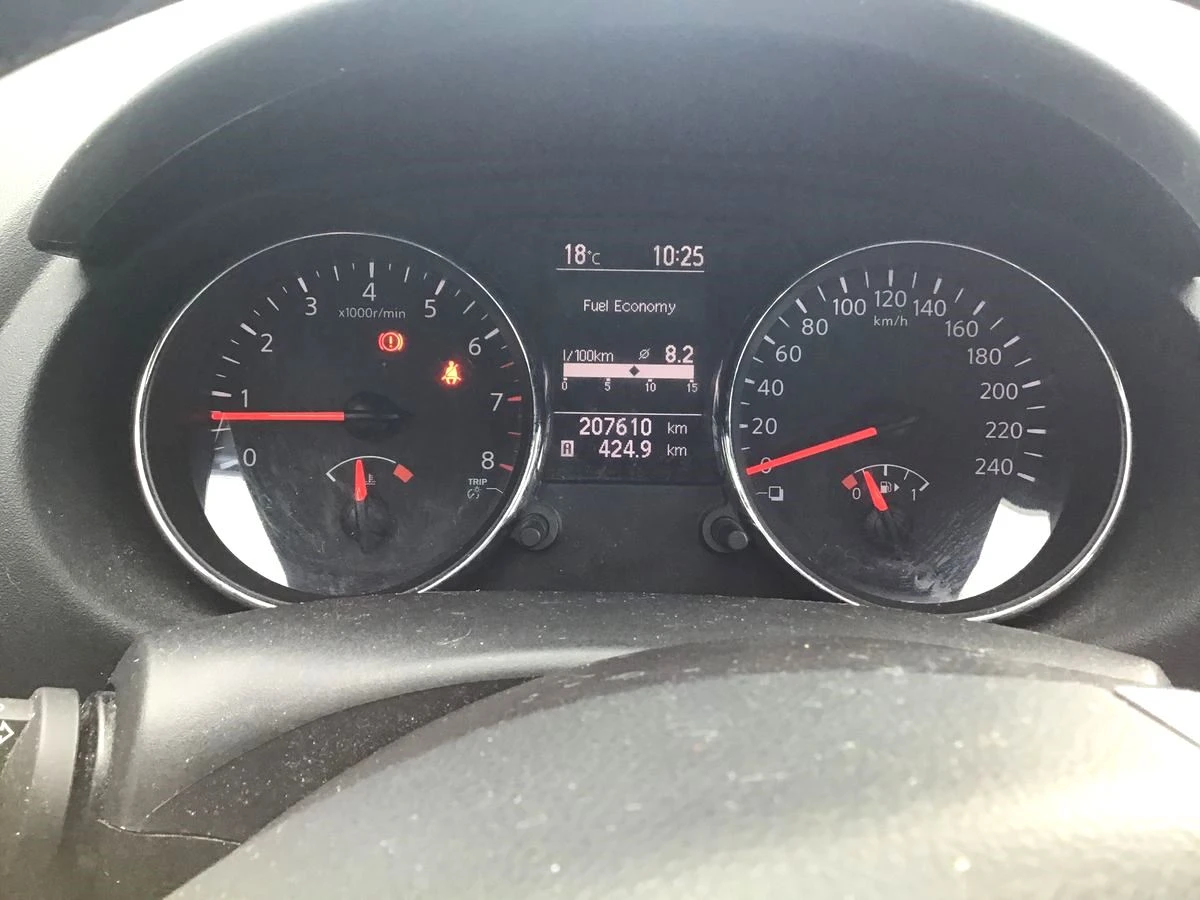 Nissan Qashqai 2.0 i-NAVI, снимка 8 - Автомобили и джипове - 55851487