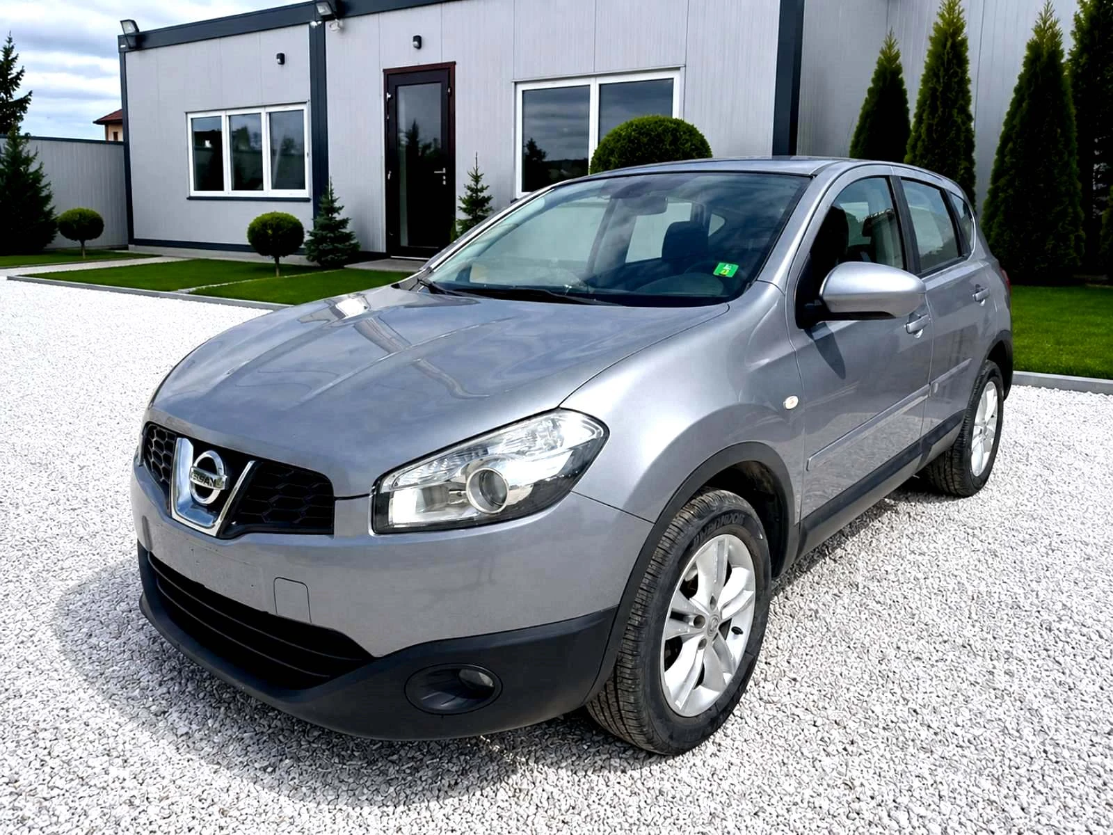 Nissan Qashqai 2.0 i-NAVI, снимка 3 - Автомобили и джипове - 55851487