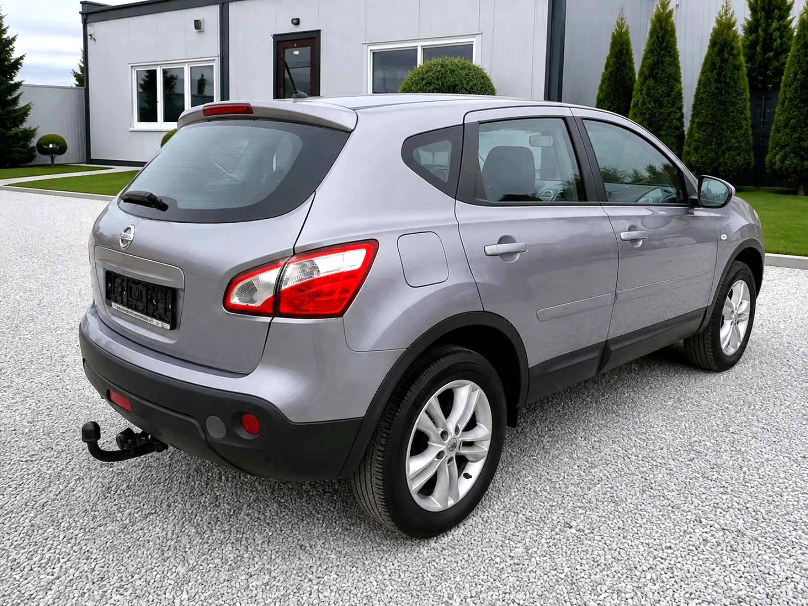 Nissan Qashqai 2.0 i-NAVI, снимка 4 - Автомобили и джипове - 55851487