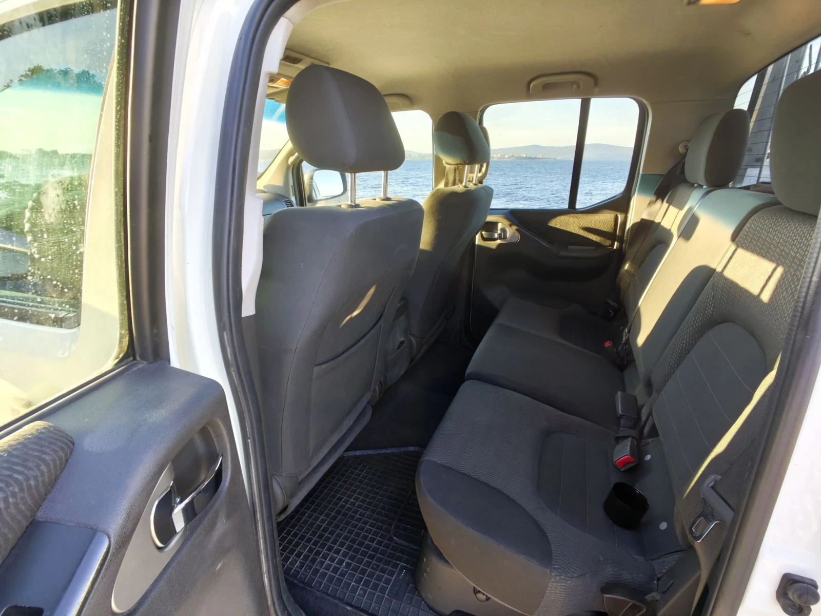 Nissan Navara, снимка 11 - Автомобили и джипове - 56399127