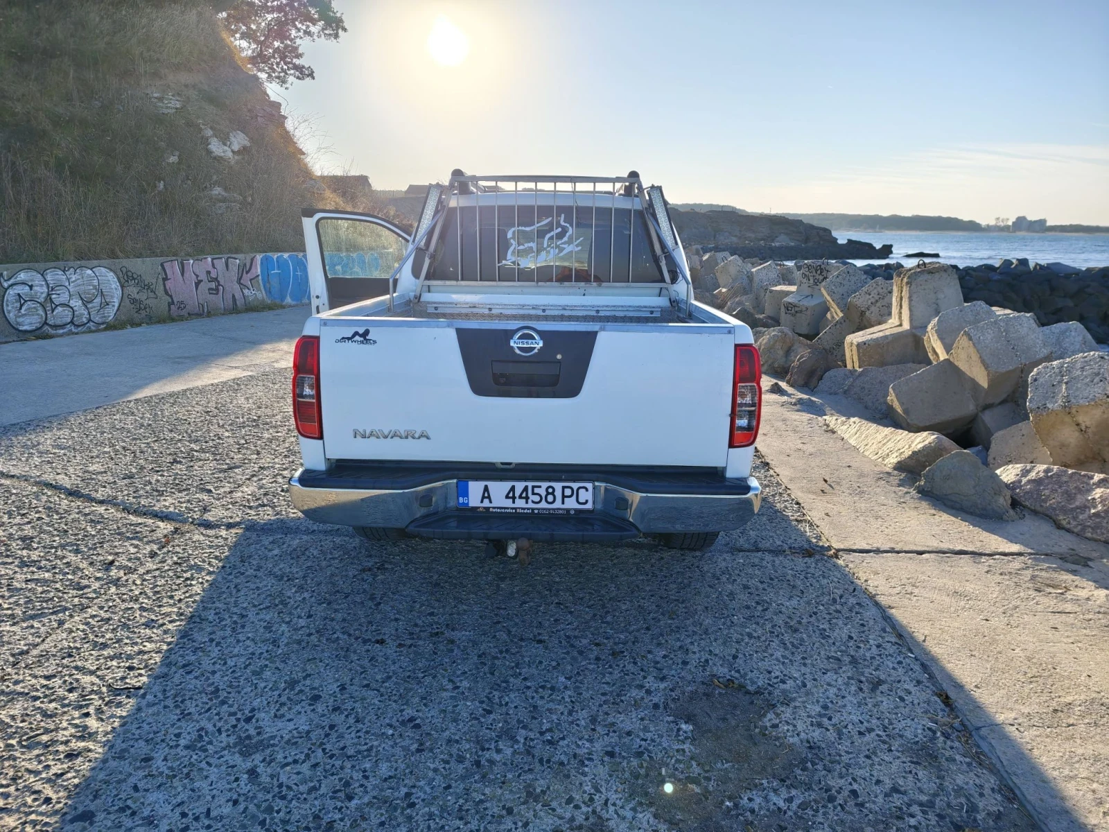 Nissan Navara, снимка 4 - Автомобили и джипове - 56399127