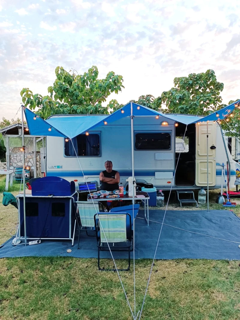 Каравана Adria Уника Б 5205, снимка 3 - Каравани и кемпери - 51638141