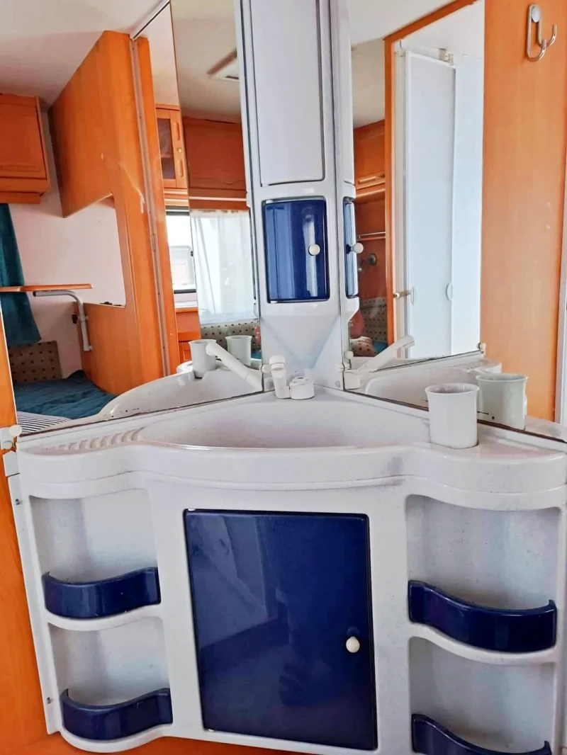 Каравана Adria Уника Б 5205, снимка 5 - Каравани и кемпери - 51638141