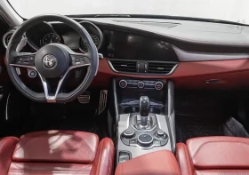 Alfa Romeo Giulia Q4 AWD * 2.0T * ЧЕРВЕН САЛОН * CARFAX * , снимка 7