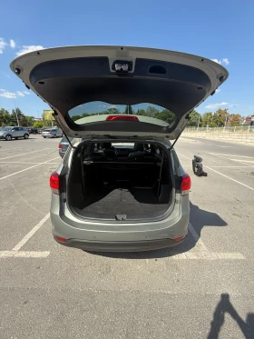 Kia Carens Full 6+ 1, снимка 13