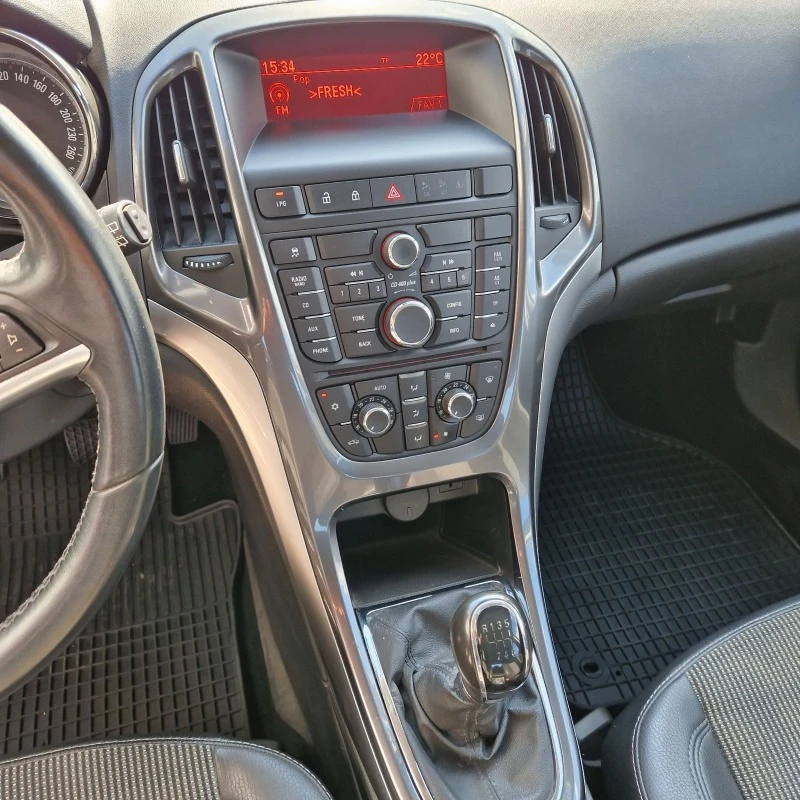 Opel Astra 1.4i LPG, снимка 10 - Автомобили и джипове - 46775577