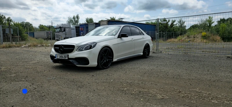 Mercedes-Benz E 220 6.3 AMG paket Facelift, снимка 2 - Автомобили и джипове - 47460323