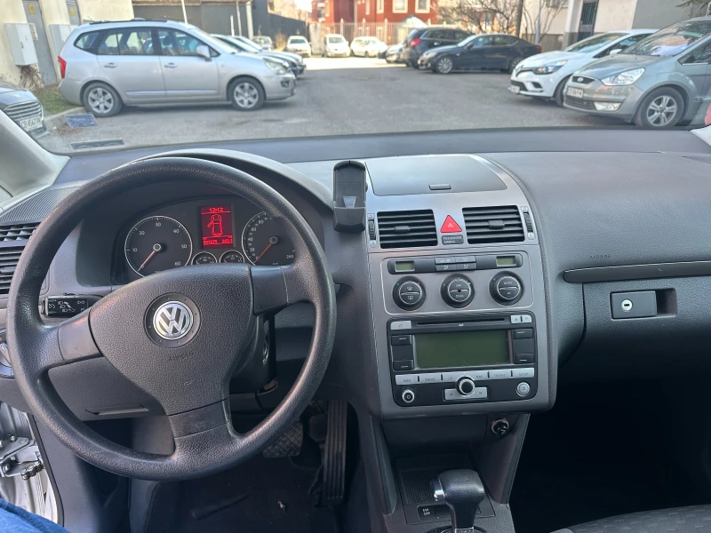 VW Touran 1.9 TDI, снимка 7 - Автомобили и джипове - 49440369