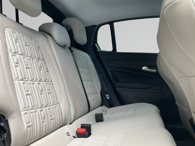 Fiat 600 LA PRIMA 1.2 74 KW 110 hp FWD MHEV 6DCT, снимка 13 - Автомобили и джипове - 52413284