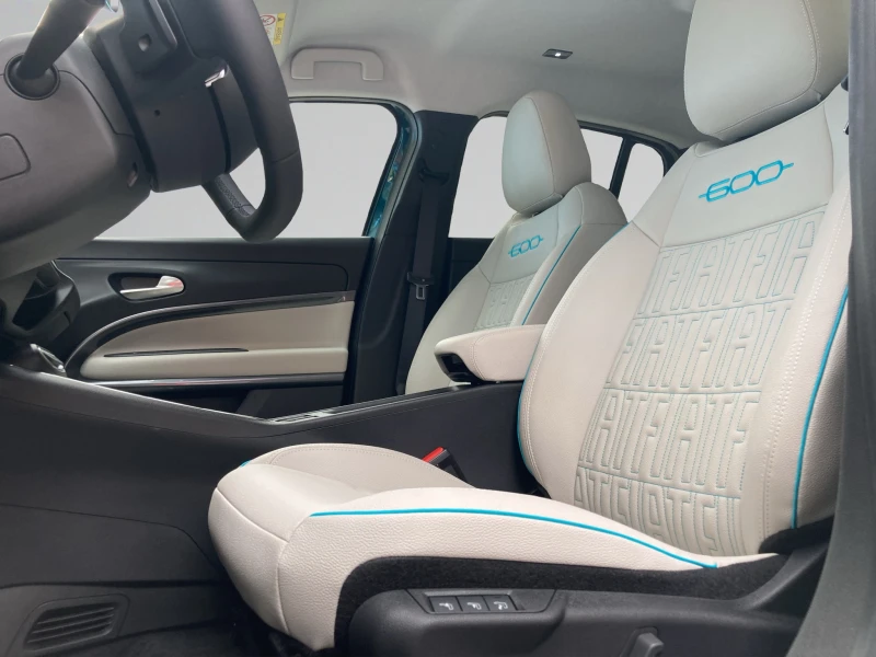 Fiat 600 LA PRIMA 1.2 74 KW 110 hp FWD MHEV 6DCT, снимка 9 - Автомобили и джипове - 52413284