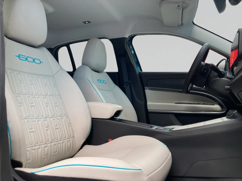 Fiat 600 LA PRIMA 1.2 74 KW 110 hp FWD MHEV 6DCT, снимка 12 - Автомобили и джипове - 52413284