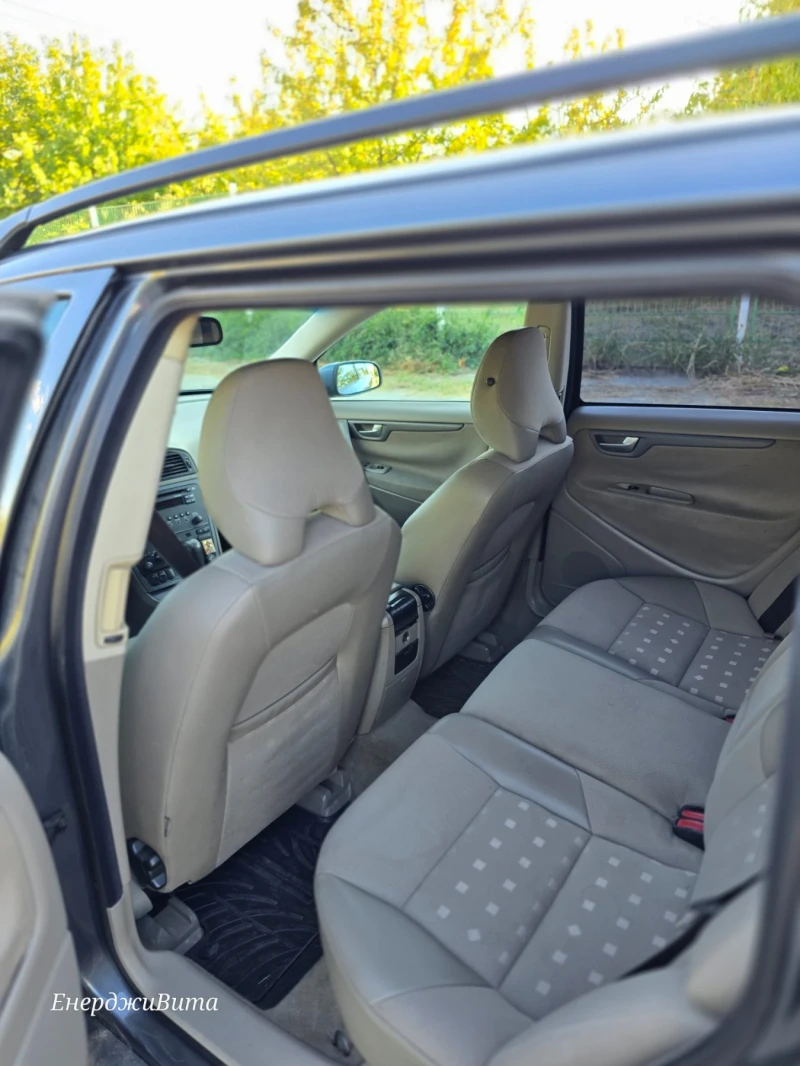 Volvo V70 D5, снимка 2 - Автомобили и джипове - 52620713