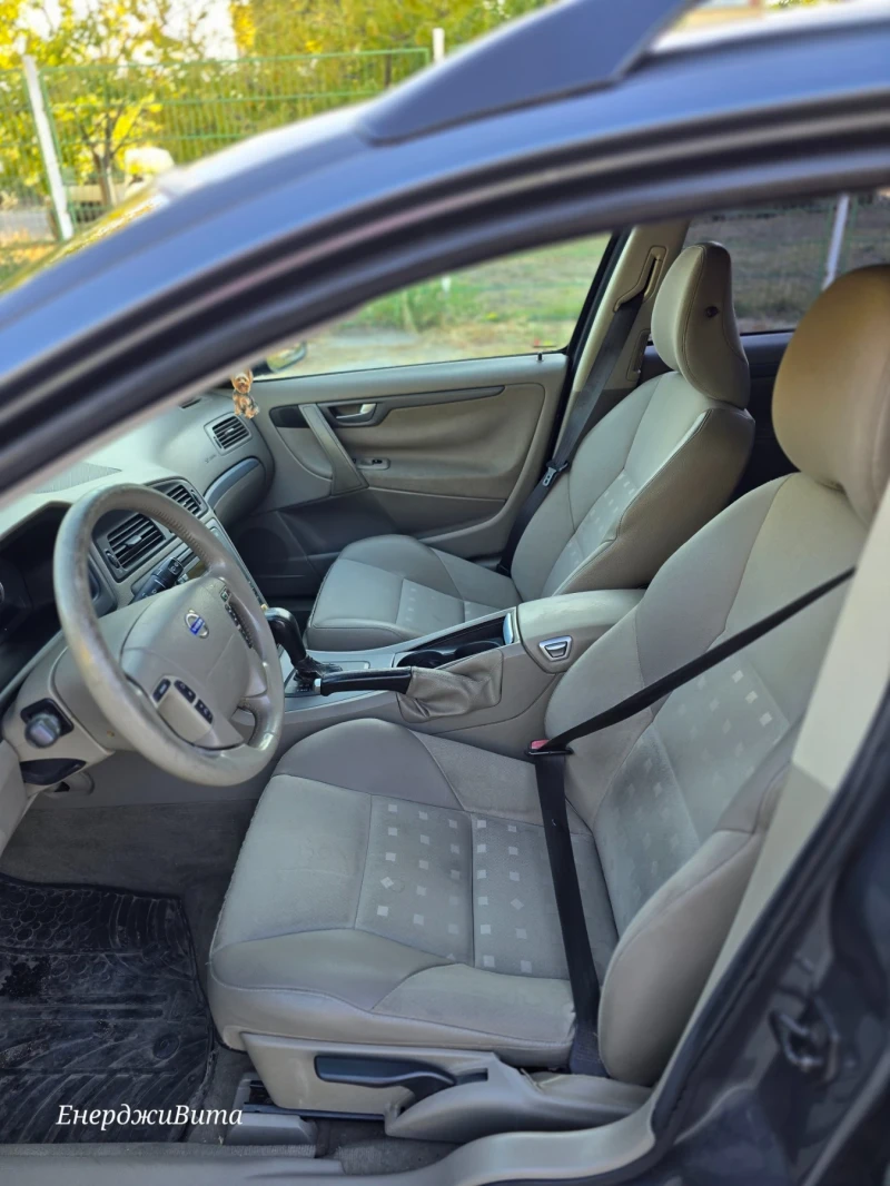 Volvo V70 D5, снимка 17 - Автомобили и джипове - 52620713