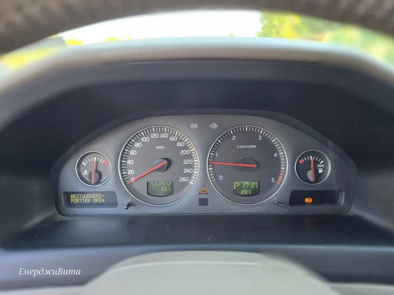 Volvo V70 D5, снимка 4 - Автомобили и джипове - 52620713